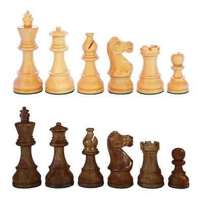 Smukke håndskårne, American Staunton skakbrikker med fransk springer. 96 mm konge. Inkl. grøn velourpose 